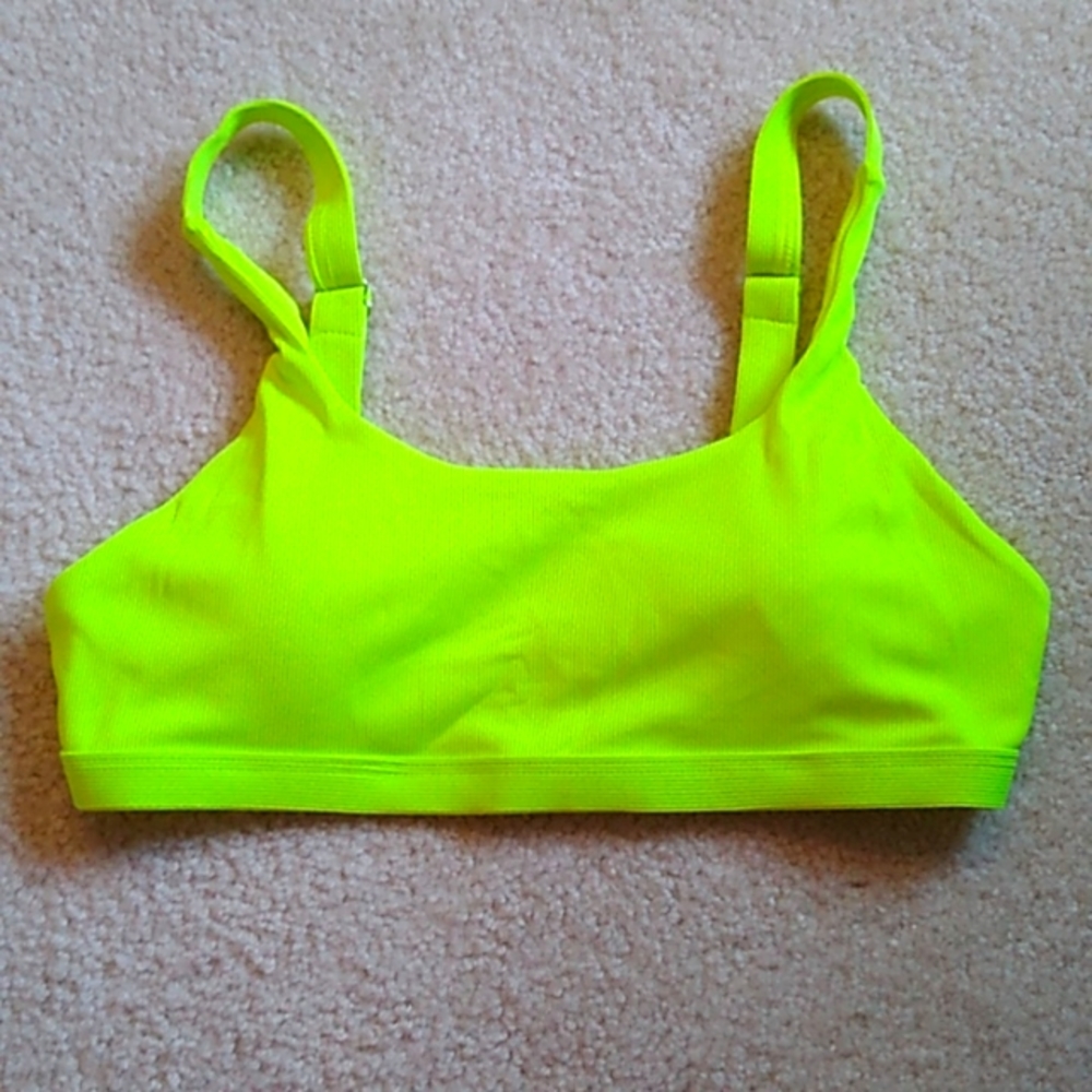 🥂 Bathing suit top by Shein in Juniors size Large and in like new condition.
